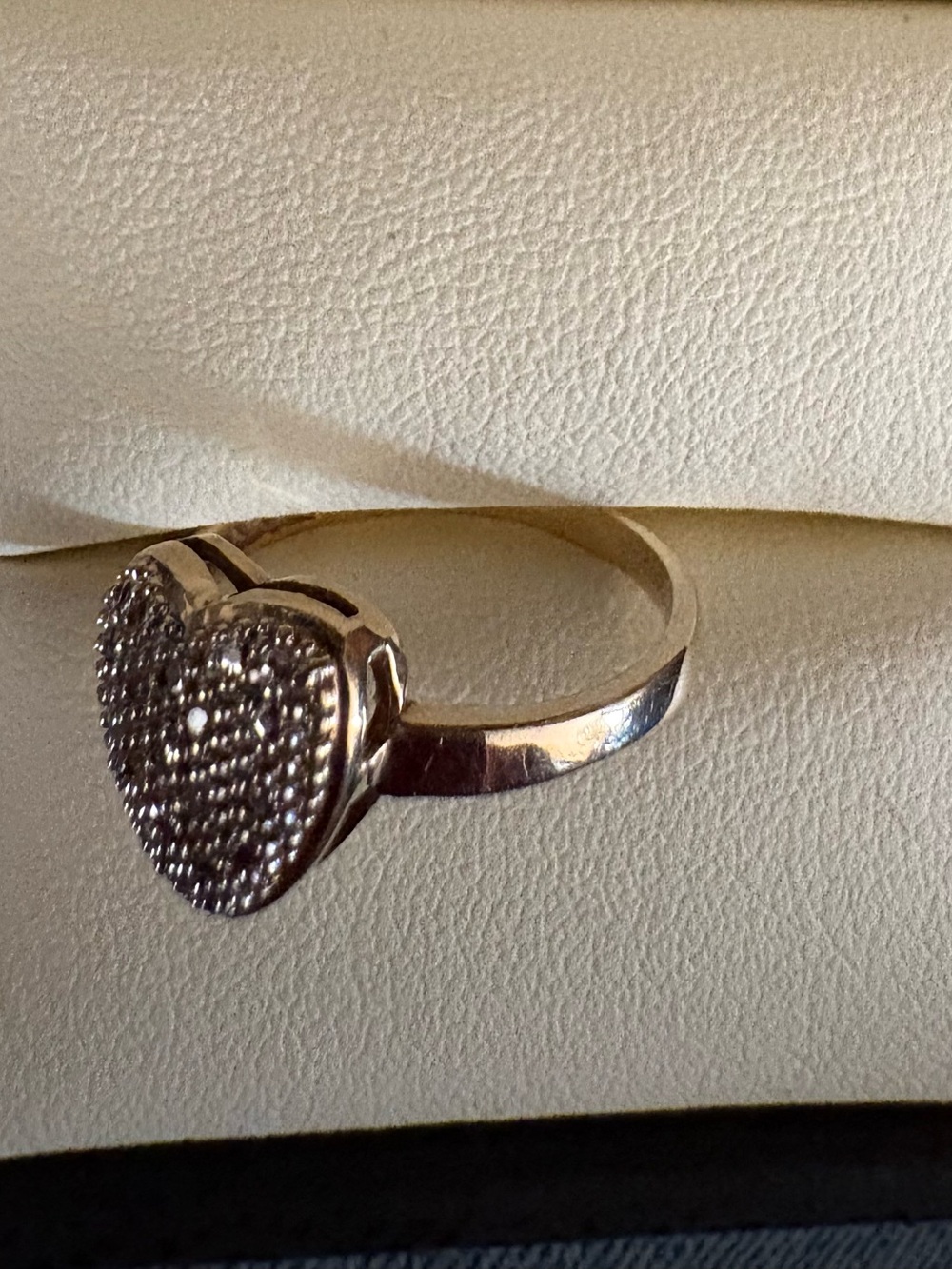 Heart Pavé Ring in 10k Gold - Picture 8 of 8